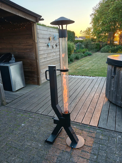 Under overbygget merker vi straks forskjell på stemningen.
